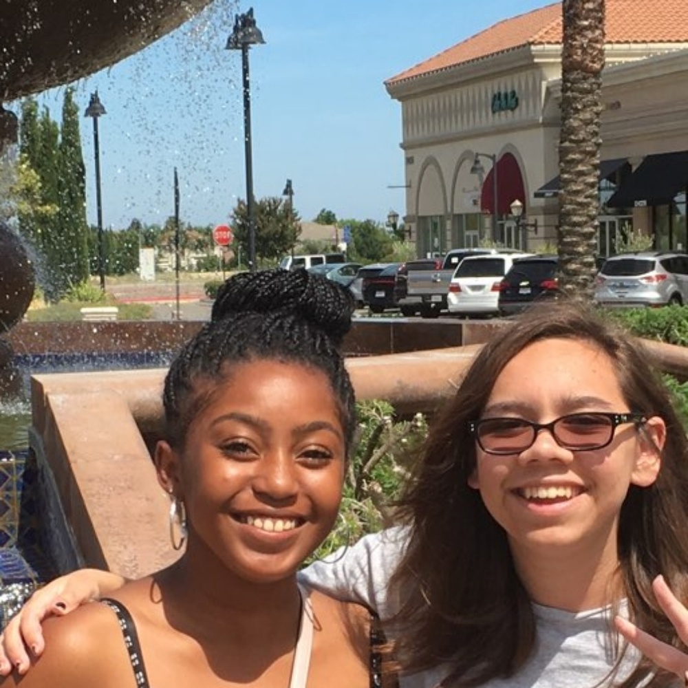 Meet your Posher, Antania